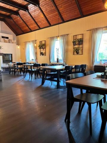 Penzion & Restaurace U Vily Sezimovo Usti 외부 사진