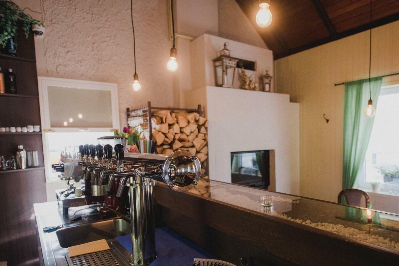 Penzion & Restaurace U Vily Sezimovo Usti 외부 사진