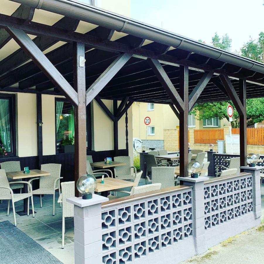 Penzion & Restaurace U Vily Sezimovo Usti 외부 사진