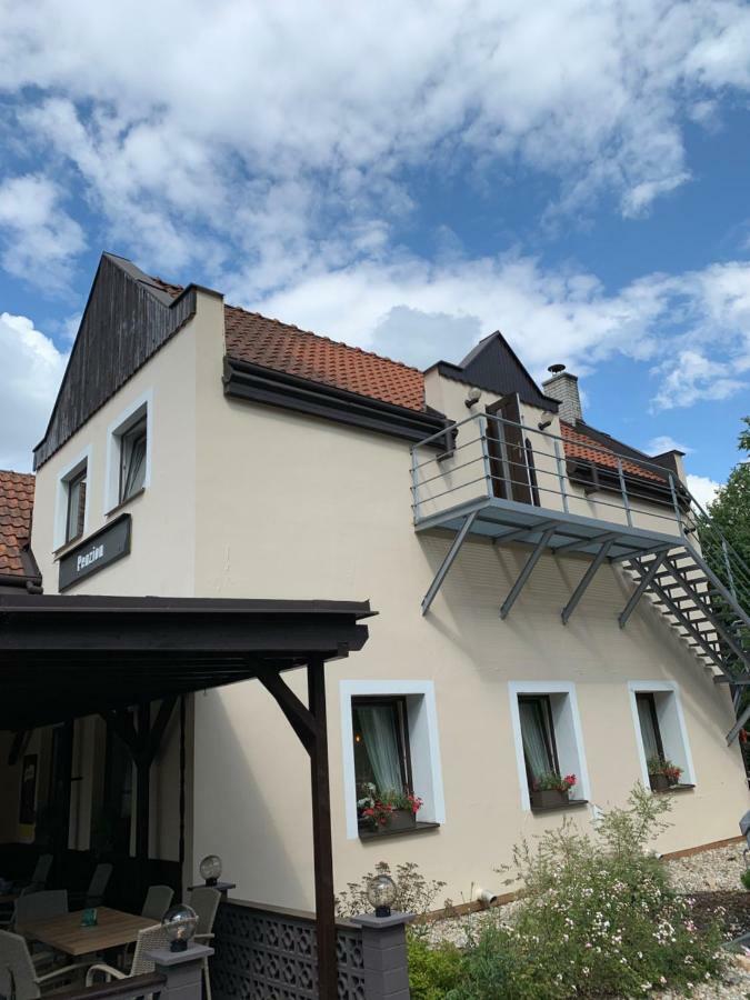Penzion & Restaurace U Vily Sezimovo Usti 외부 사진